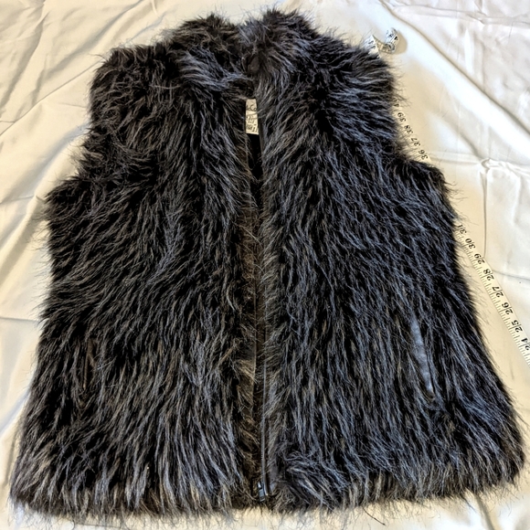 Vintage Pamela McCoy Women's Fur Vest - Picture 2 of 3